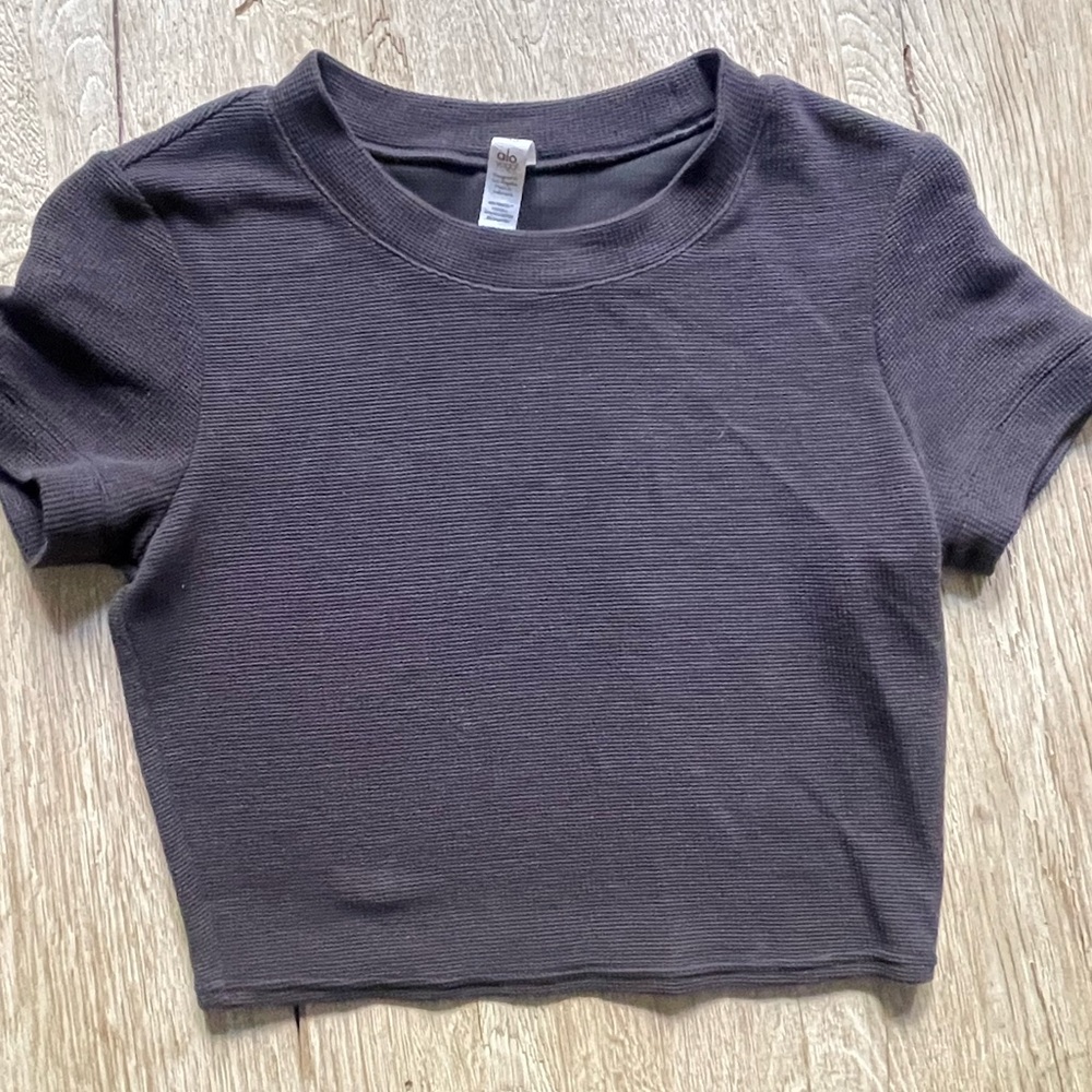 ALO |Classic Black Ribbed Crop Top
